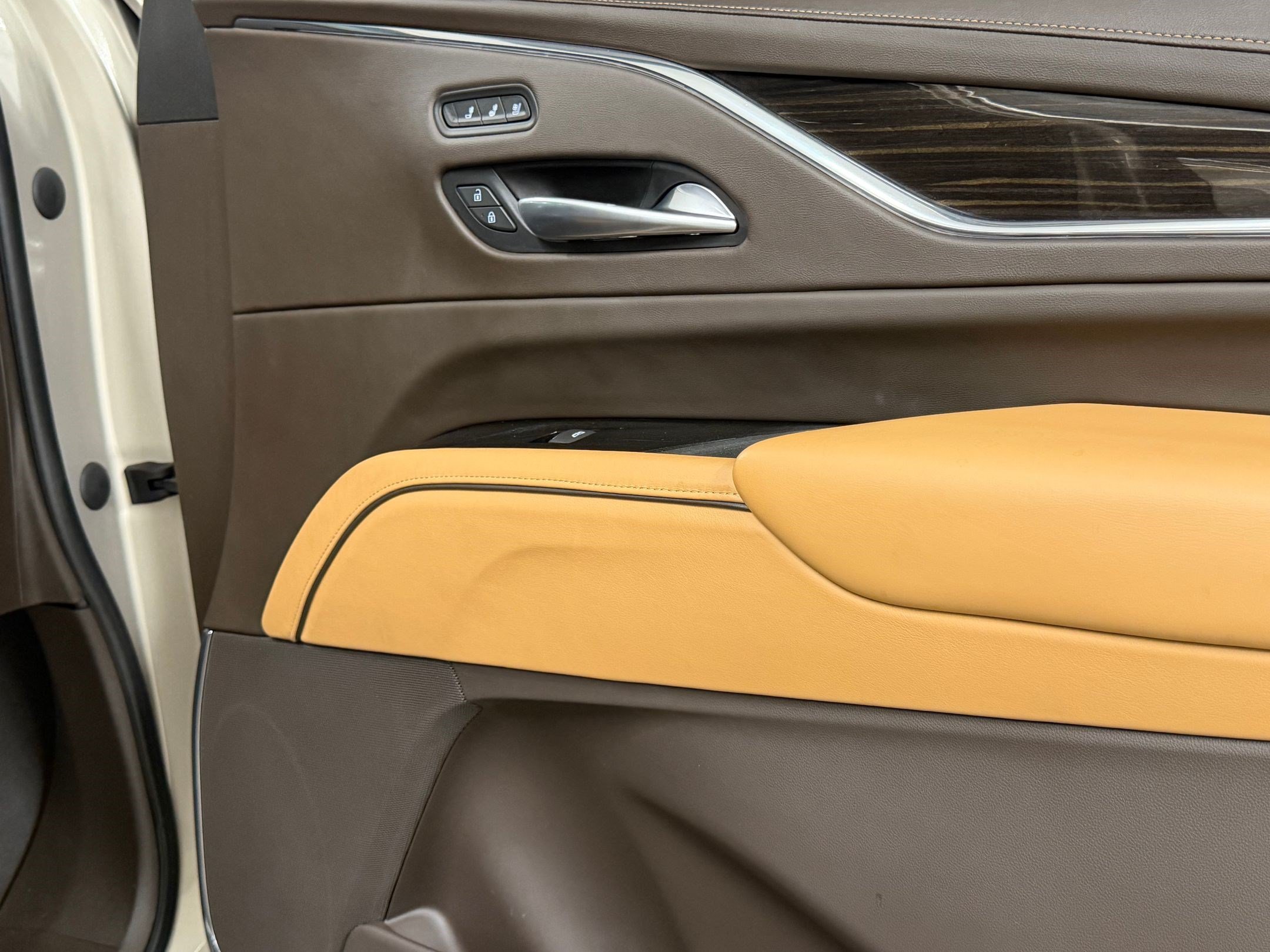 Used 2021 Cadillac Escalade ESV Premium Luxury w/ Driver Assist Tech Package AWD/4WD image 54