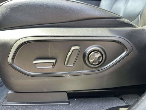Used 2023 Jeep Grand Cherokee L Limited AWD/4WD image 19