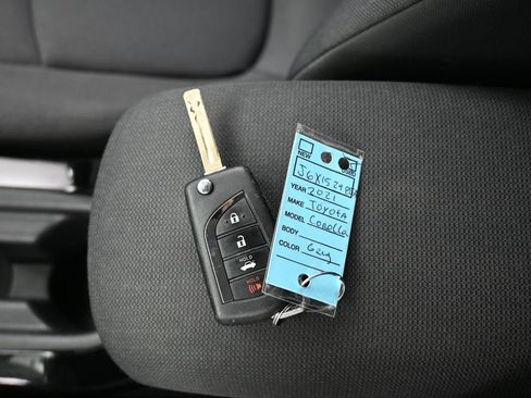 Used 2021 Toyota Corolla LE image 18