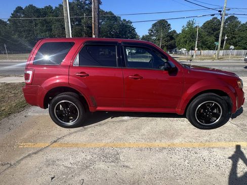 Used 2010 Ford Escape XLT image 2