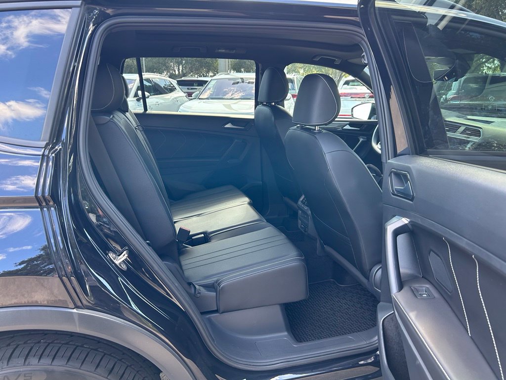 Certified 2023 Volkswagen Tiguan SE R-Line FWD image 40