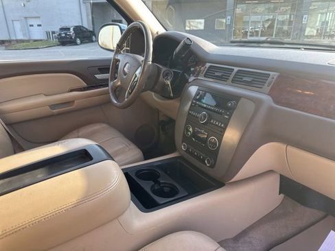 Used 2009 GMC Yukon SLT w/ Regional Value Package image 13