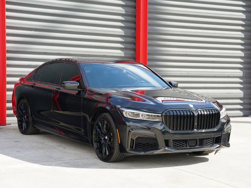 Used 2021 BMW 740i xDrive w/ M Sport Package image 6