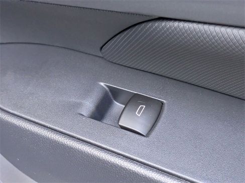 New 2025 Chevrolet Equinox EV RS image 37