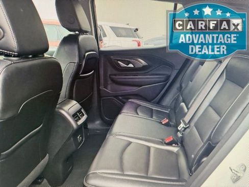 Used 2024 GMC Terrain SLT image 4