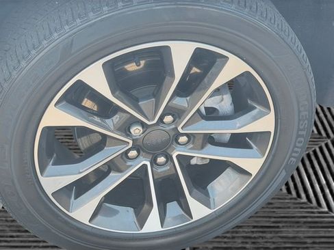 Used 2022 Jeep Grand Cherokee Overland AWD/4WD image 10