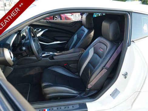 Used 2017 Chevrolet Camaro SS RWD image 7