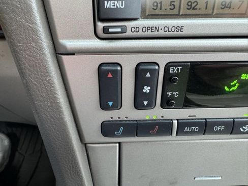 Used 2004 Lincoln LS image 23