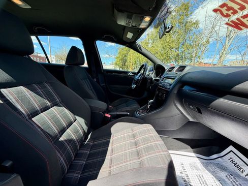 Used 2011 Volkswagen Golf 4-Door FWD image 15