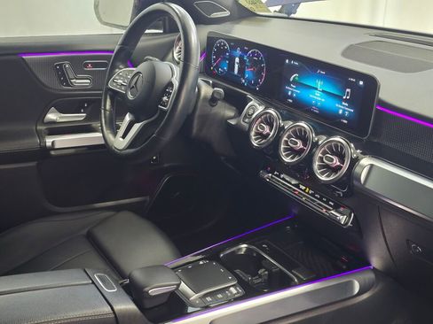 Used 2021 Mercedes-Benz GLB 250 4MATIC w/ Premium Package image 28