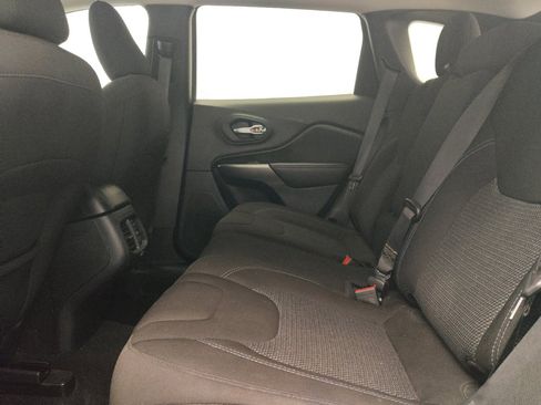 Used 2020 Jeep Cherokee Latitude AWD/4WD image 18
