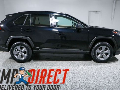 Used 2022 Toyota RAV4 LE AWD/4WD image 6