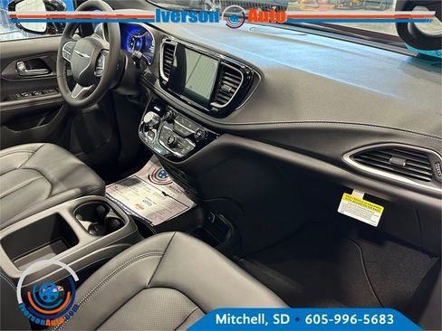 New 2026 Chrysler Pacifica Select image 31