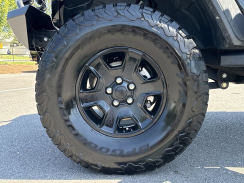 Certified 2022 Jeep Gladiator Mojave w/ Cold Weather Group AWD/4WD image 16