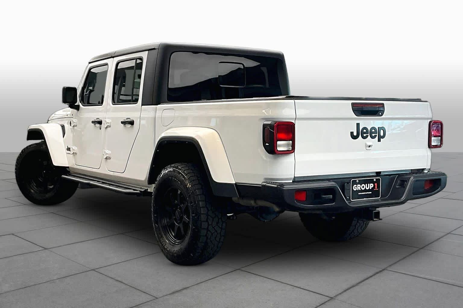Used 2022 Jeep Gladiator Sport AWD/4WD image 11