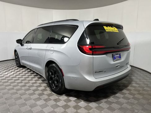 Used 2024 Chrysler Pacifica Premium FWD image 6