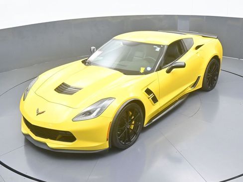 Used 2019 Chevrolet Corvette Grand Sport w/ Carbon Flash Badge Package image 34