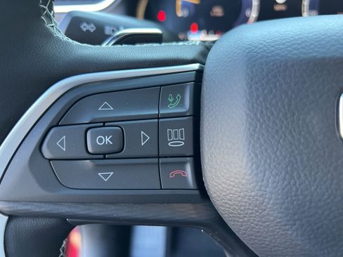 New 2025 Jeep Grand Cherokee Altitude image 13