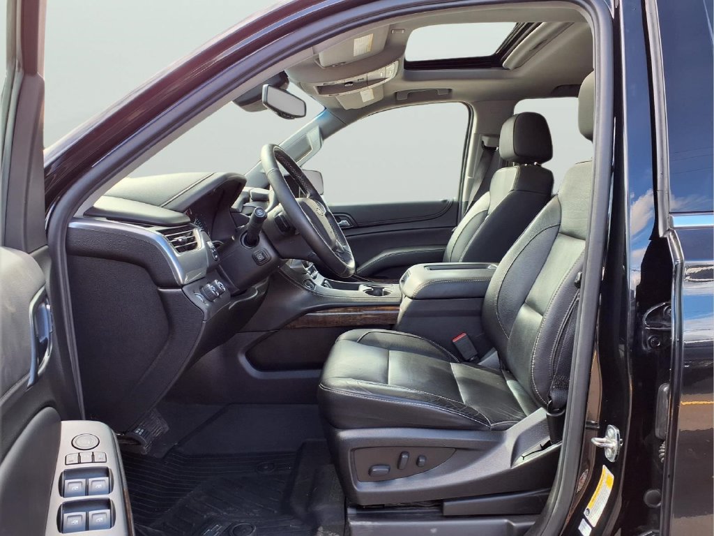 Used 2019 Chevrolet Tahoe LT w/ Luxury Package AWD/4WD image 15