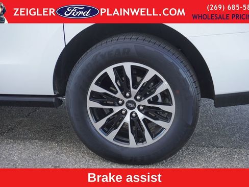 Used 2025 Ford Expedition Max Platinum image 9