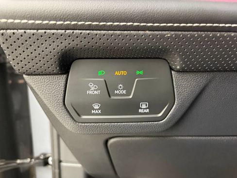 Used 2024 Volkswagen Atlas Cross Sport SEL R-Line AWD/4WD image 25