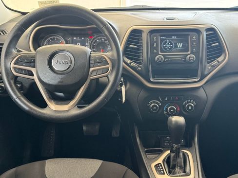 Used 2018 Jeep Cherokee Latitude image 16