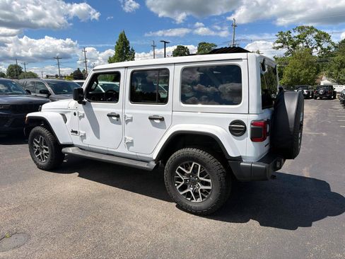 New 2026 Jeep Wrangler Unlimited Sahara AWD/4WD image 3