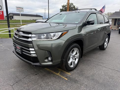 Used 2019 Toyota Highlander AWD V6 image 2