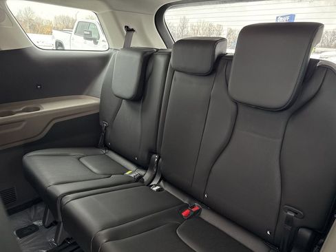 New 2026 Kia Carnival LXS FWD image 25