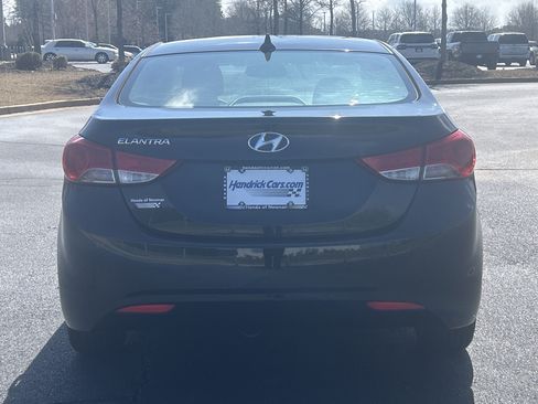 Used 2013 Hyundai Elantra GLS w/ Preferred Pkg image 8