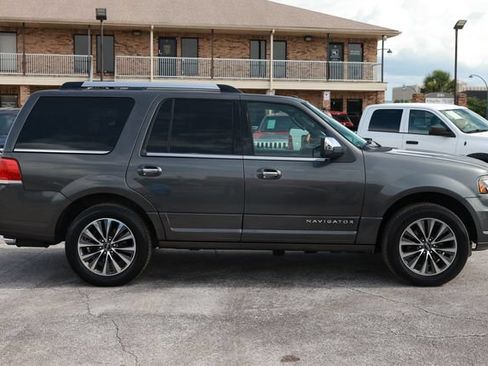 Used 2016 Lincoln Navigator Select RWD image 16