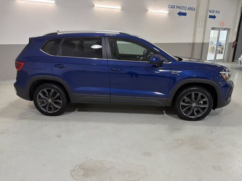Certified 2023 Volkswagen Taos SE w/ Panoramic Sunroof Package FWD image 10