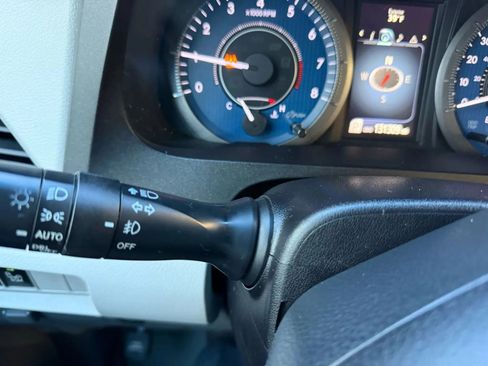 Used 2017 Toyota Sienna XLE w/ XLE Navigation Package AWD/4WD image 14