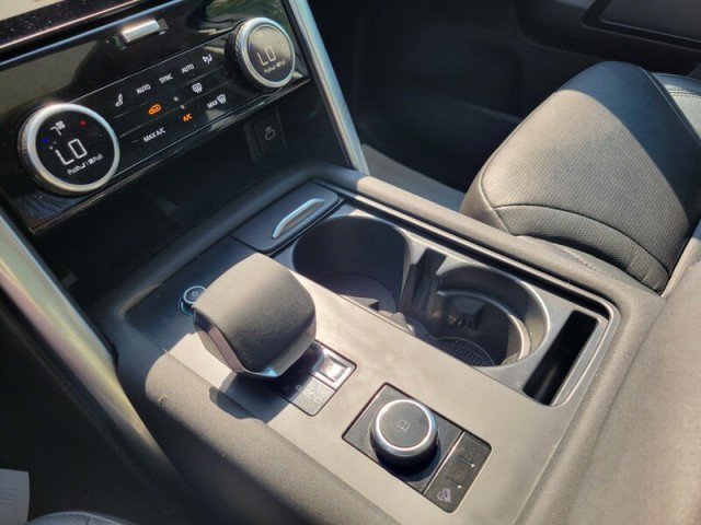 Used 2024 Land Rover Discovery S AWD/4WD image 21