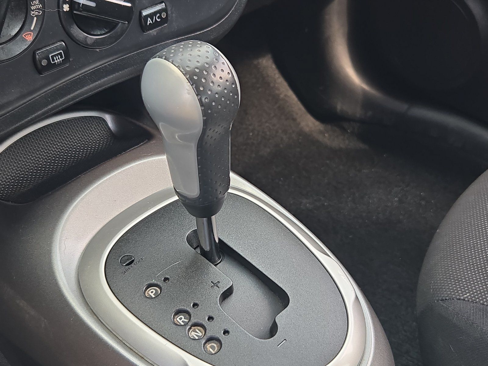 Used 2014 Nissan Juke S FWD image 18