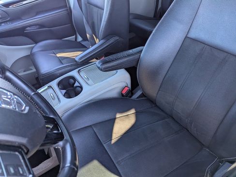 Used 2019 Dodge Grand Caravan SXT image 18