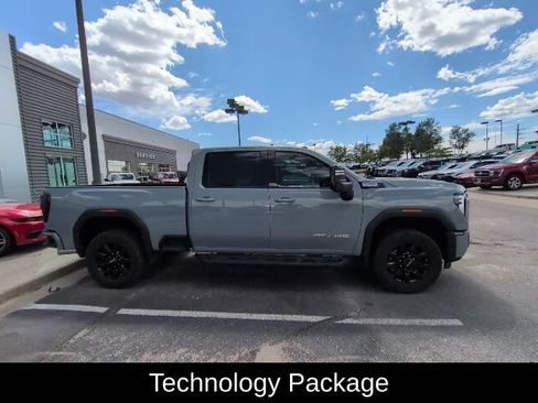 Used 2024 GMC Sierra 2500 AT4 w/ Technology Package AWD/4WD image 4