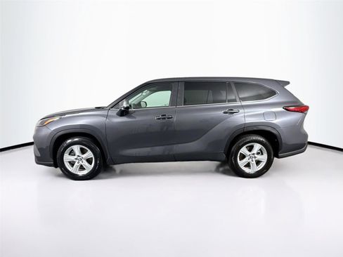 Used 2023 Toyota Highlander LE FWD image 13
