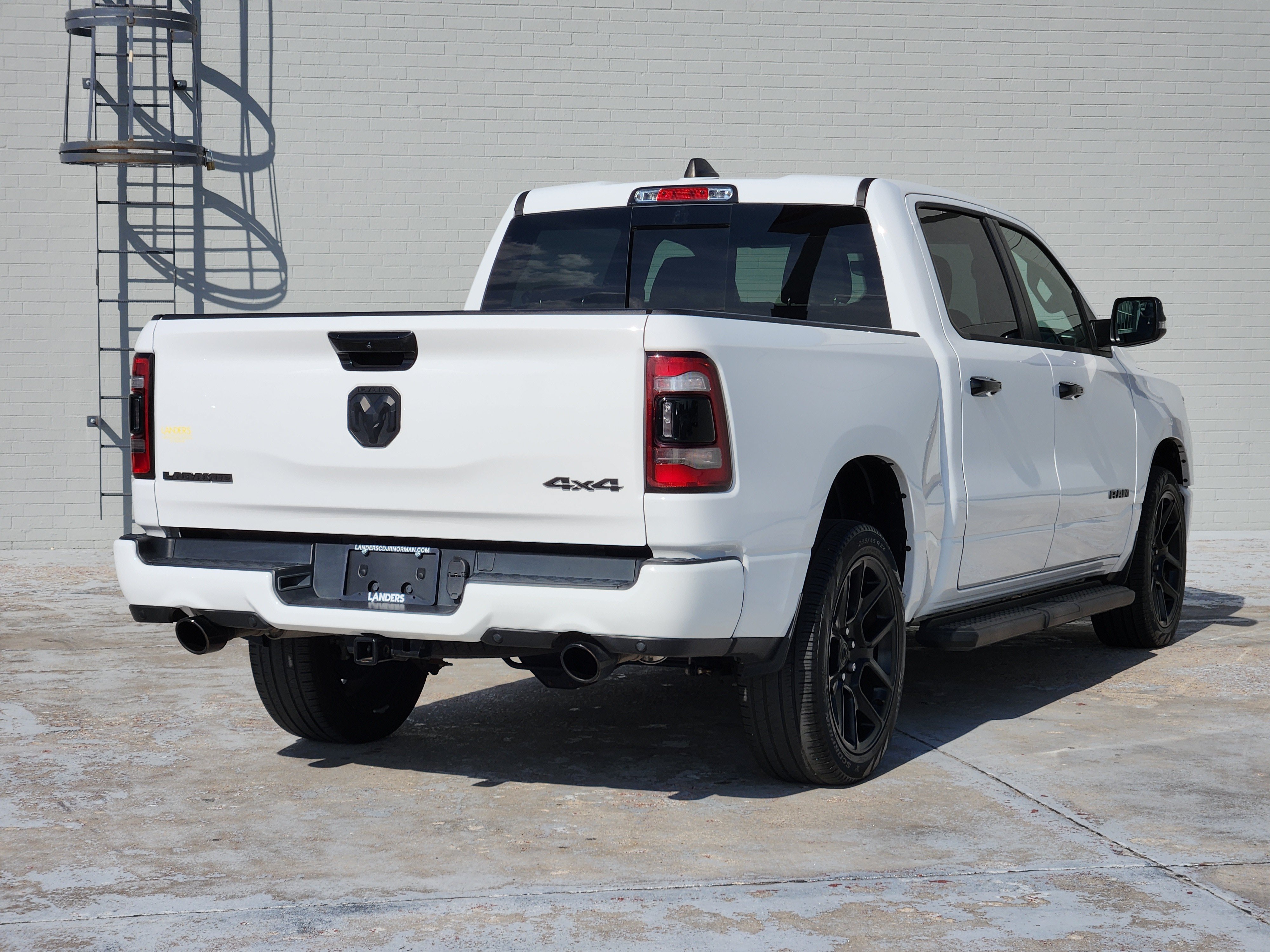 Used 2023 RAM 1500 Laramie AWD/4WD image 8