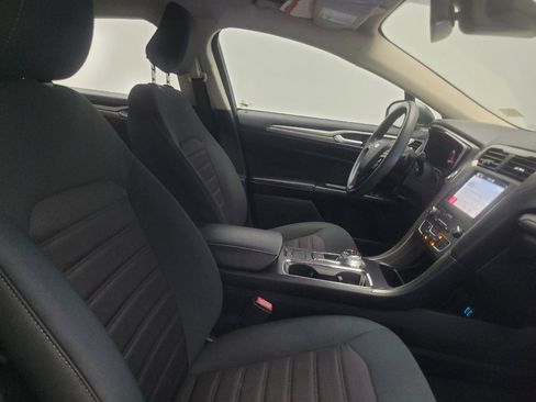 Used 2019 Ford Fusion SE FWD image 21