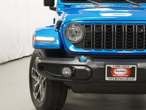 Used 2024 Jeep Wrangler Unlimited w/ Convenience Group AWD/4WD image 6