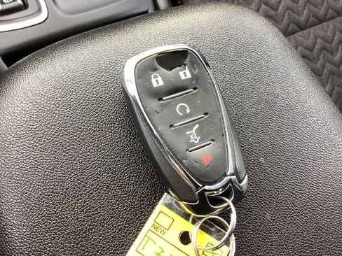 Used 2023 Chevrolet Equinox LT image 34