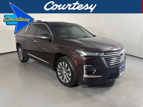 Used 2023 Chevrolet Traverse Premier FWD image 1