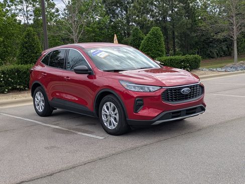 Certified 2023 Ford Escape Active w/ Cold Weather Package FWD image 2
