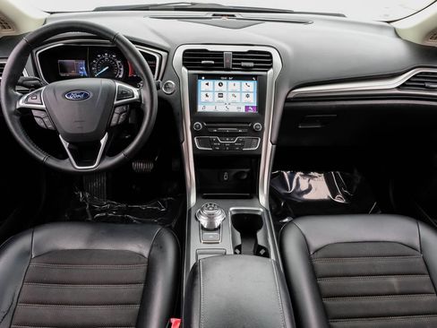 Used 2017 Ford Fusion SE w/ Equipment Group 201A FWD image 19