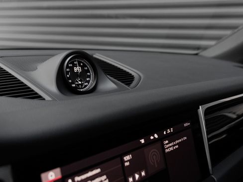 Certified 2026 Porsche Macan AWD/4WD image 19