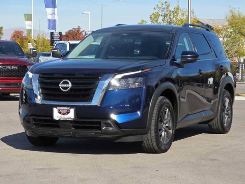 Used 2023 Nissan Pathfinder SV image 5