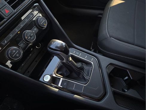 Used 2024 Volkswagen Taos SE image 20