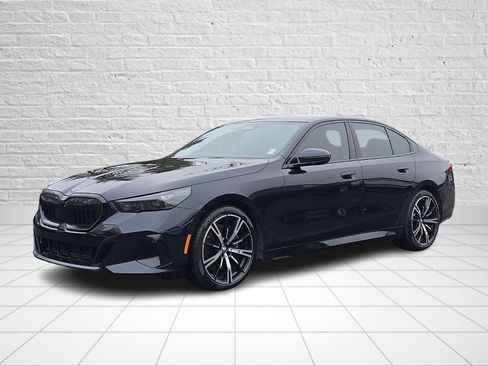 Used 2024 BMW 540i xDrive w/ Premium Package image 3