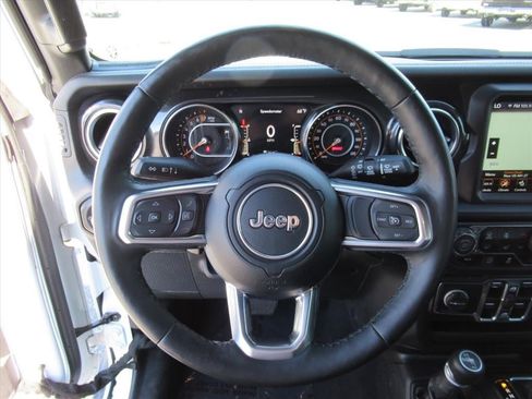 Used 2022 Jeep Wrangler Unlimited Sahara AWD/4WD image 17